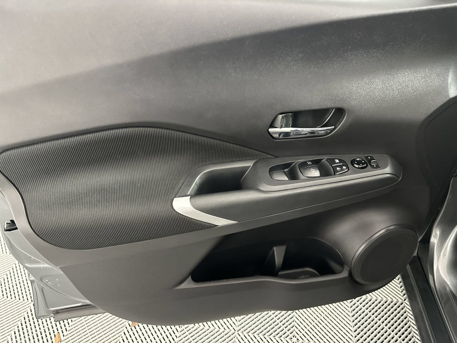 Certified 2024 Nissan Kicks SV FWD image 29