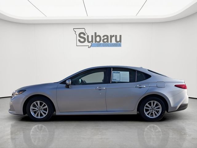 Used 2025 Toyota Camry LE image 4