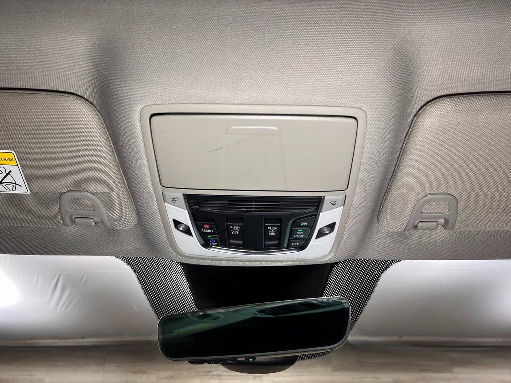 Used 2024 Acura MDX SH-AWD w/ Technology Package image 21