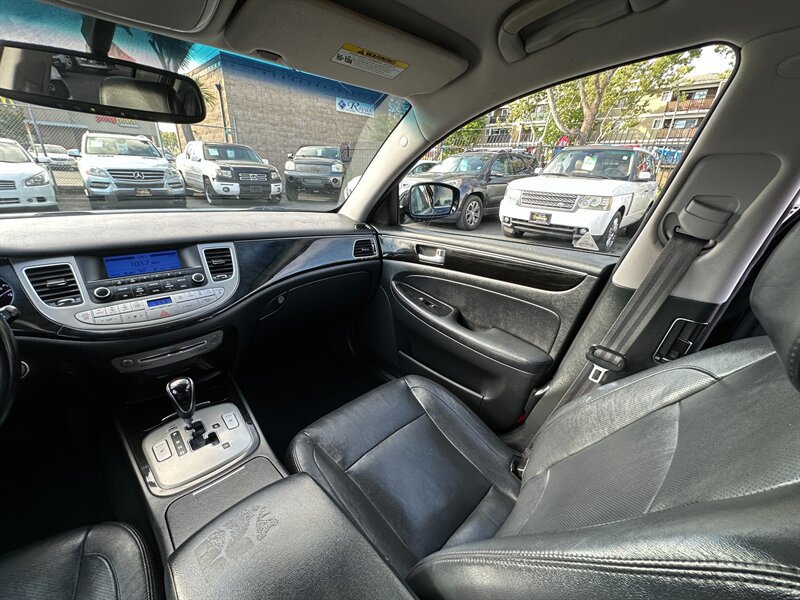 Used 2012 Hyundai Genesis 3.8 RWD image 15