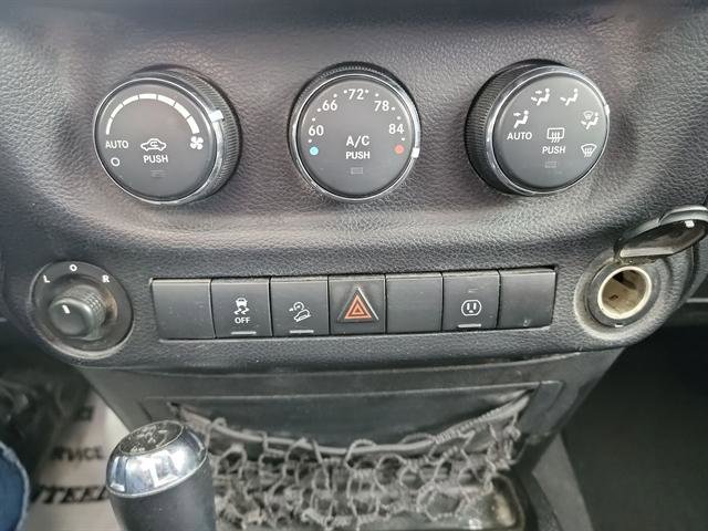 Used 2013 Jeep Wrangler Unlimited Sahara image 17