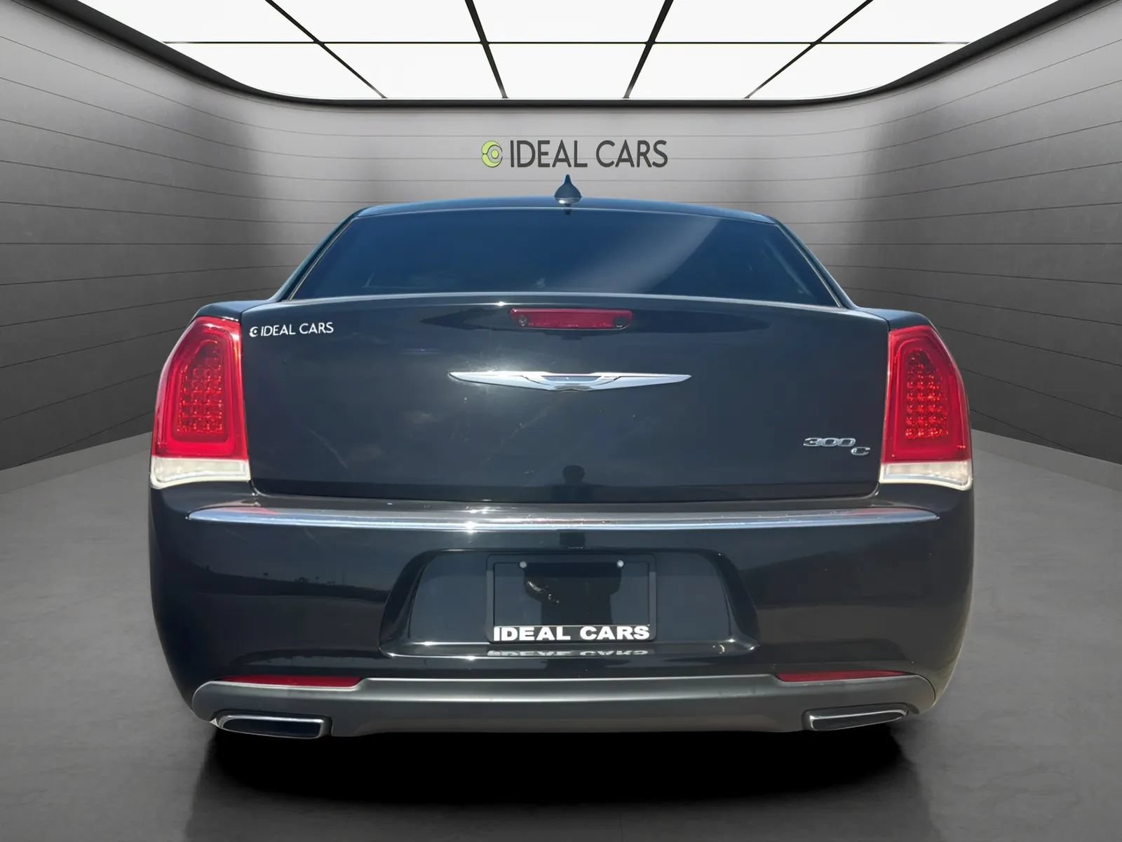 Used 2016 Chrysler 300 C RWD image 6