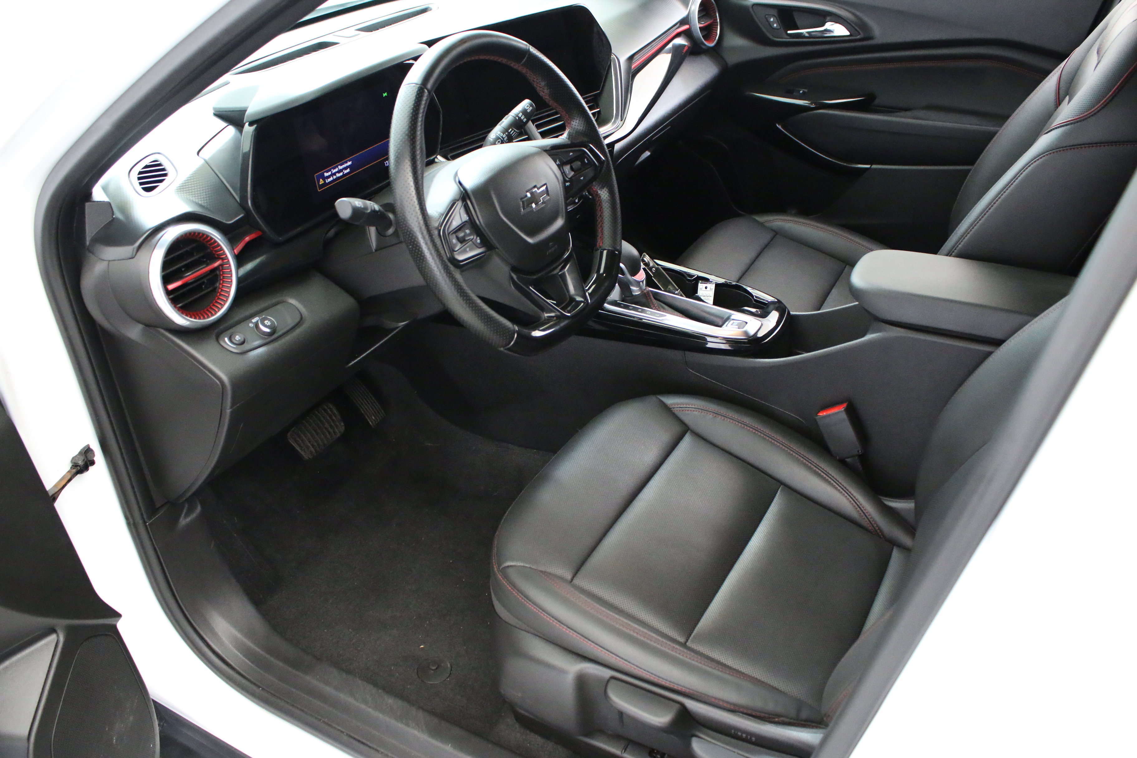 Used 2024 Chevrolet Trax RS w/ Driver Confidence Package image 23