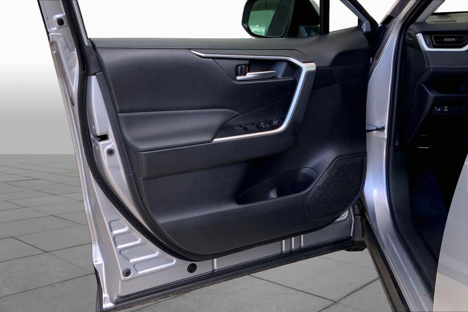 Used 2023 Toyota RAV4 XLE Premium FWD image 22