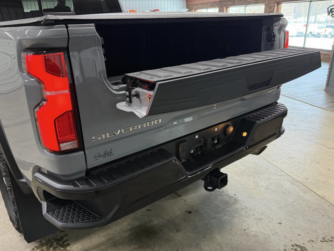 Used 2025 Chevrolet Silverado 2500 ZR2 w/ Technology Package image 10