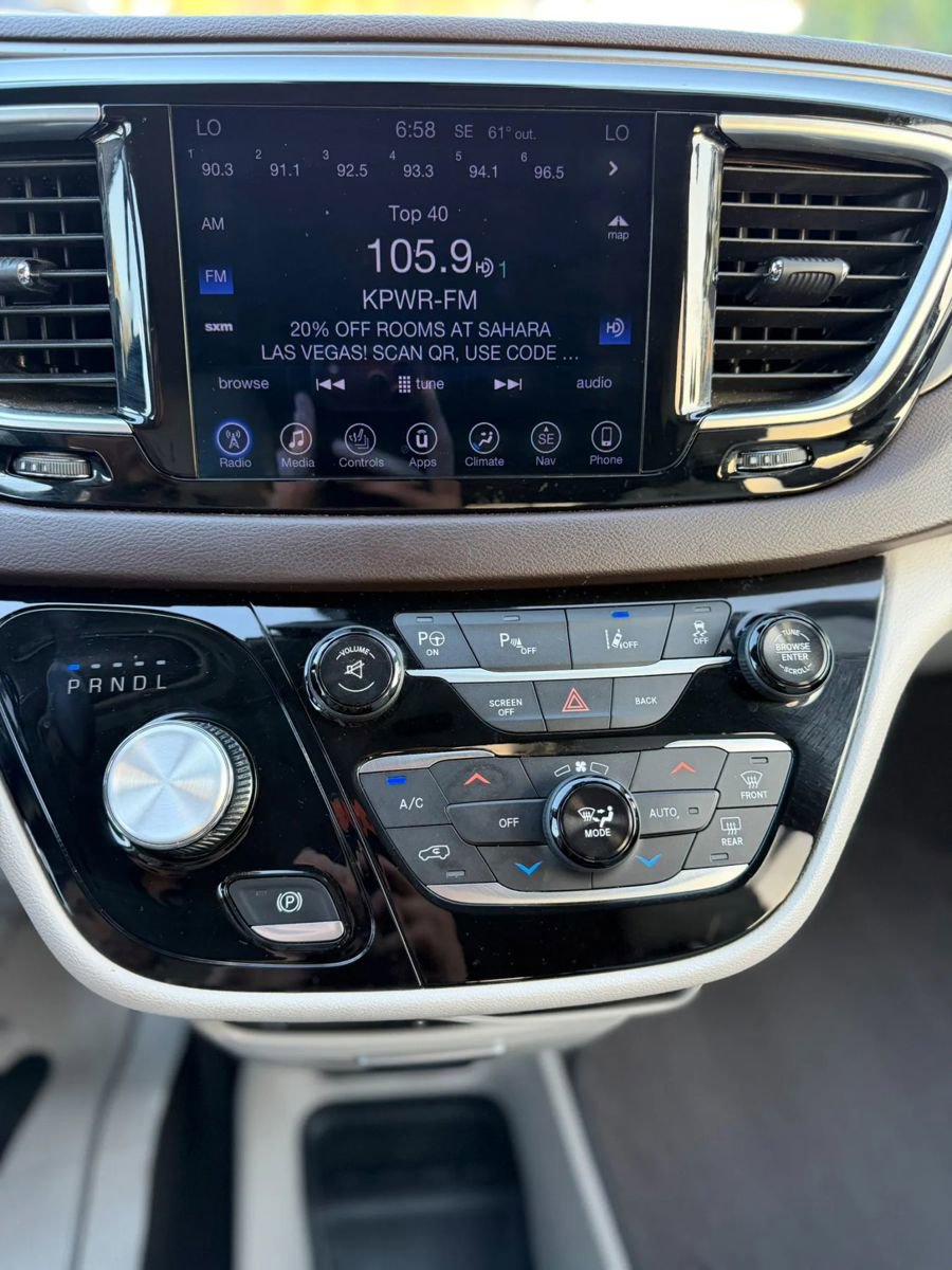 Used 2017 Chrysler Pacifica Touring-L Plus w/ Advanced Safetytec Group FWD image 7