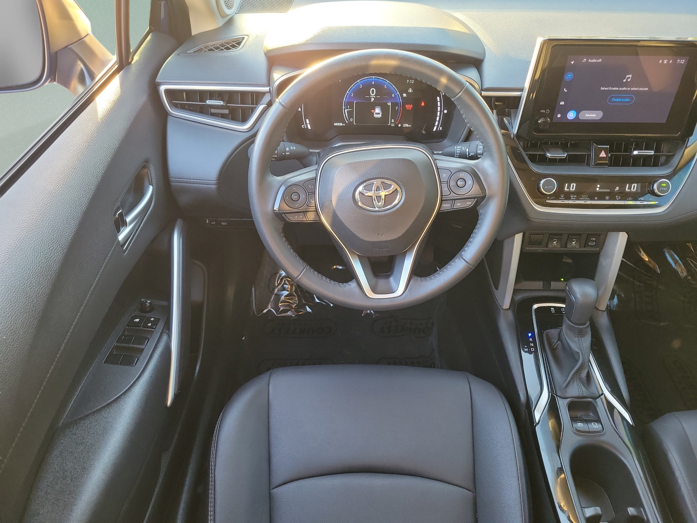 Used 2024 Toyota Corolla Cross XLE FWD image 9