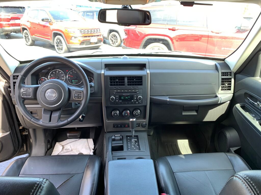 Used 2012 Jeep Liberty Sport image 24