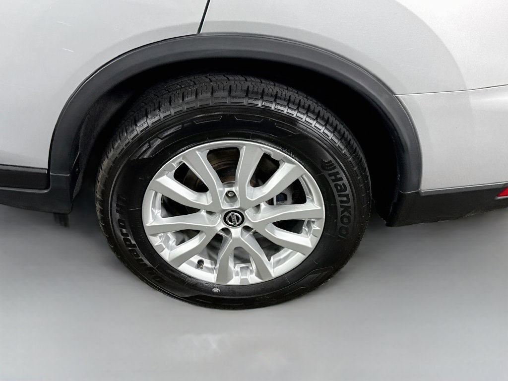 Used 2020 Nissan Rogue S w/ Special Edition Package FWD image 33