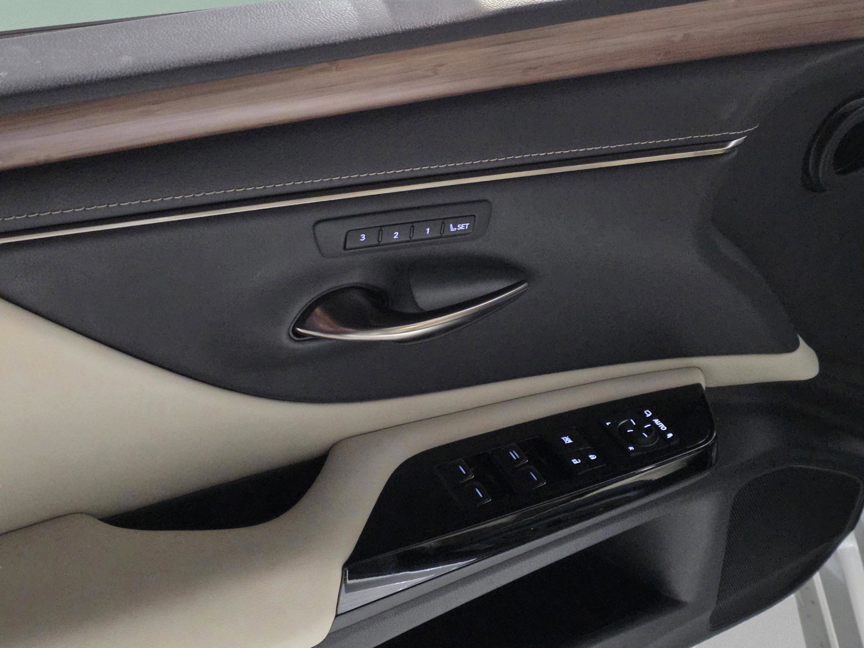 Used 2023 Lexus ES 350 w/ Premium Package image 9