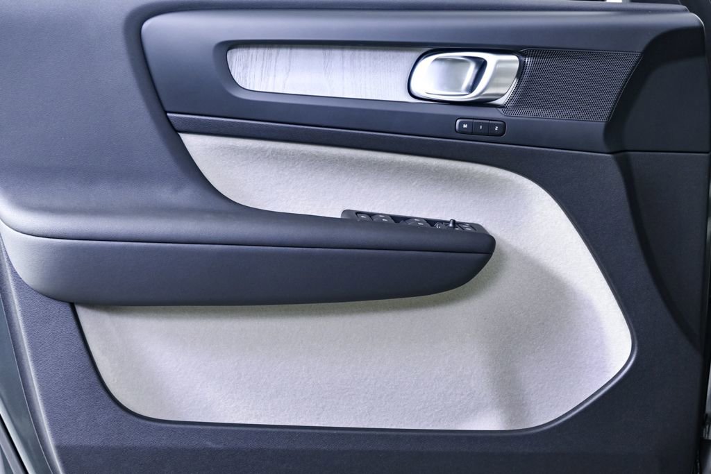 New 2026 Volvo XC40 B5 Plus w/ Climate Package image 6