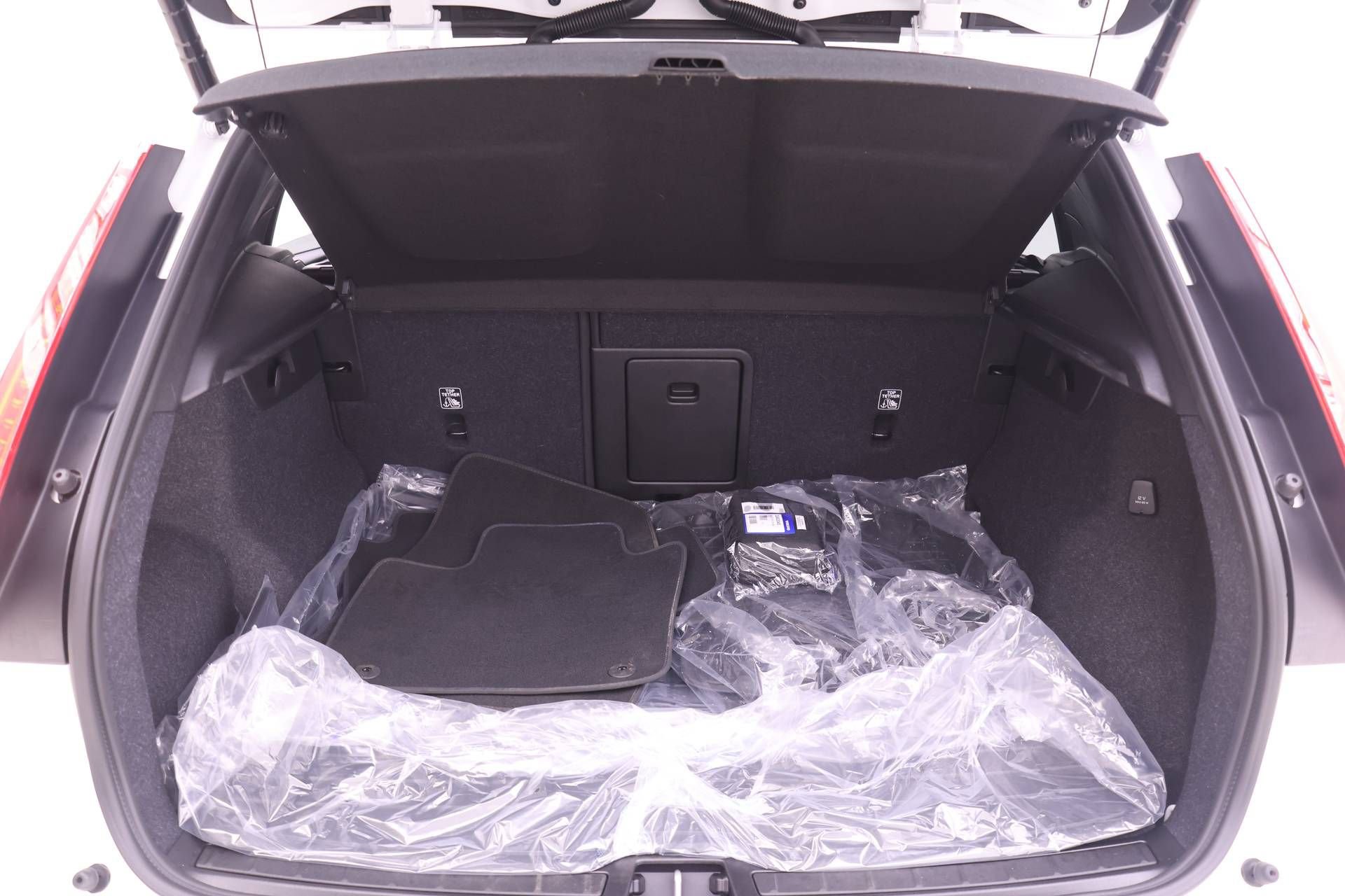 New 2026 Volvo XC40 B5 Plus w/ Protection Package Premier AWD/4WD image 19