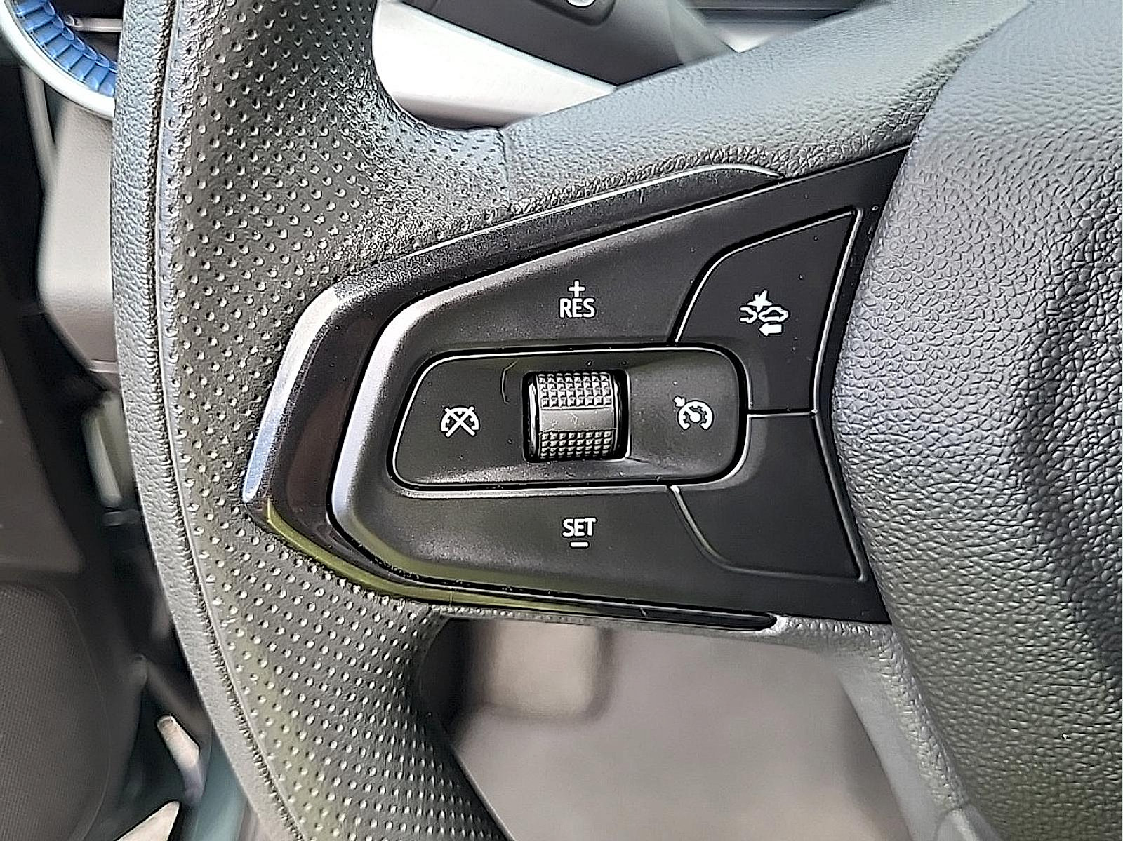 Used 2025 Chevrolet Trax LT FWD image 17