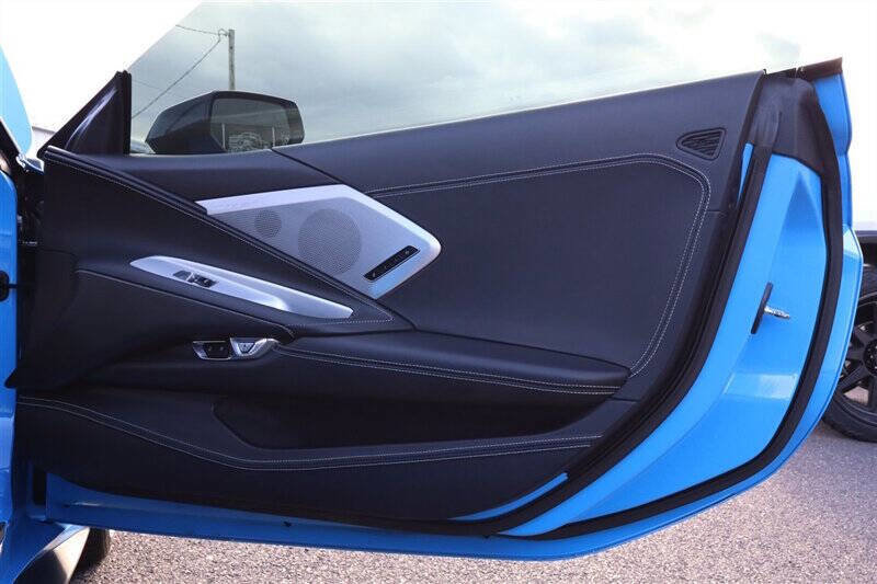 Used 2022 Chevrolet Corvette Stingray Premium Conv w/ Z51 Performance Package RWD image 22