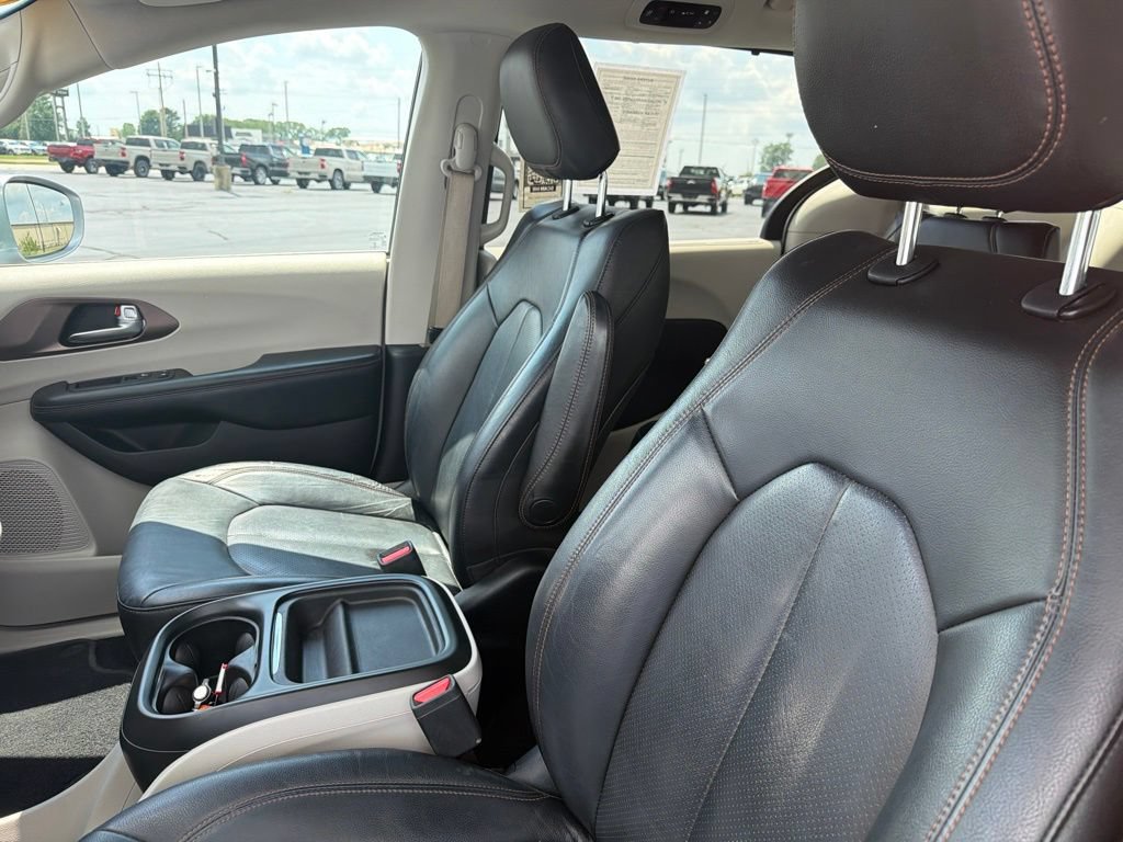 Used 2019 Chrysler Pacifica Touring-L FWD image 12