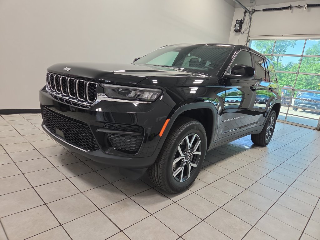New 2027 Jeep Grand Cherokee Laredo X AWD/4WD image 3