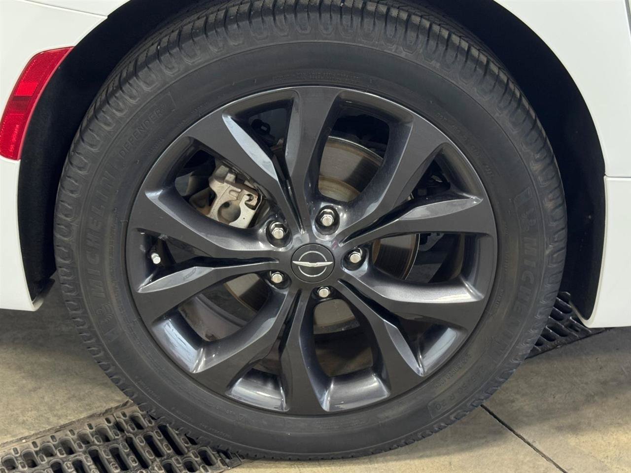 Used 2018 Chrysler Pacifica Touring Plus w/ S Appearance Package FWD image 35