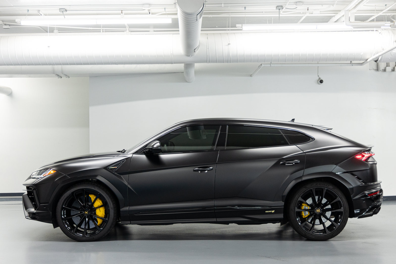 Used 2024 Lamborghini Urus S AWD/4WD image 3