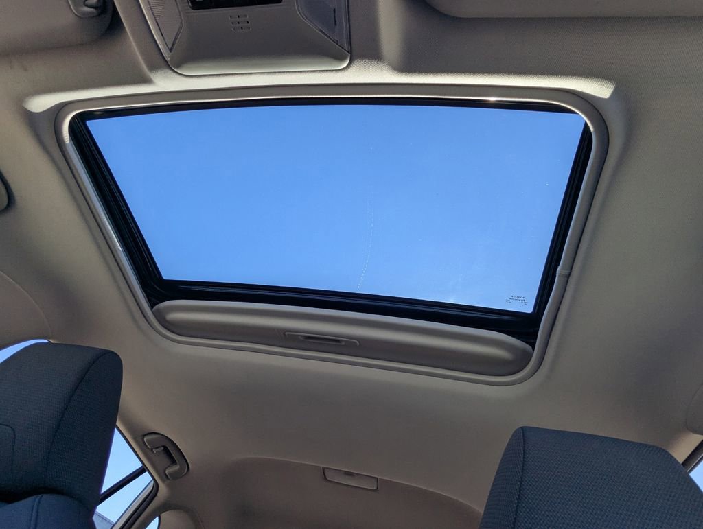 Used 2022 Toyota RAV4 XLE w/ Convenience Package FWD image 10