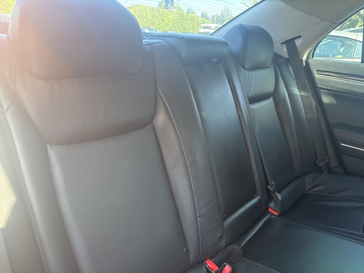 Used 2016 Chrysler 300 Limited image 11