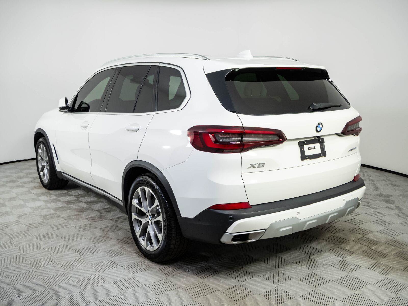 Used 2021 BMW X5 xDrive40i w/ Premium Package AWD/4WD image 3