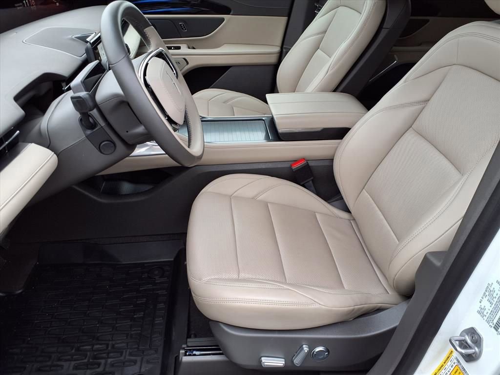 Used 2024 Lincoln Nautilus Premier w/ Equipment Group 102A image 5