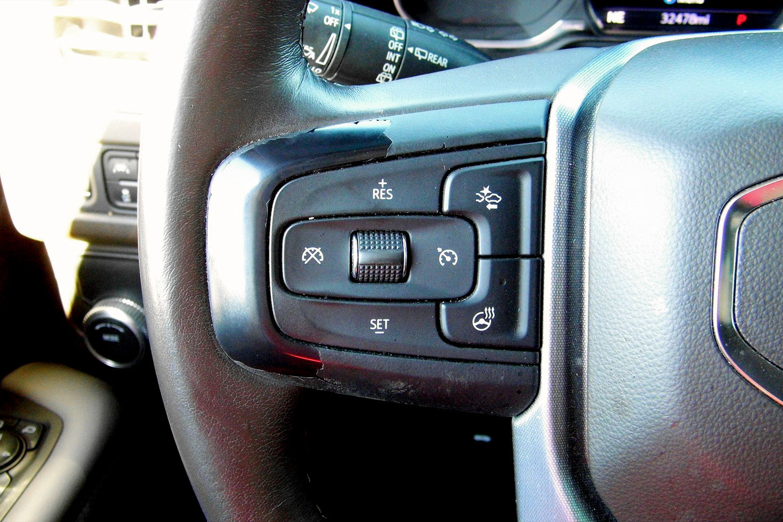 Used 2021 GMC Yukon SLT w/ SLT Premium Package image 17