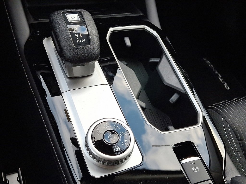 New 2026 Mitsubishi Outlander ES image 7