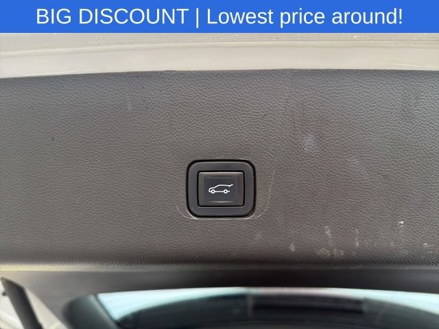 Used 2023 Chevrolet Traverse LT AWD/4WD image 13