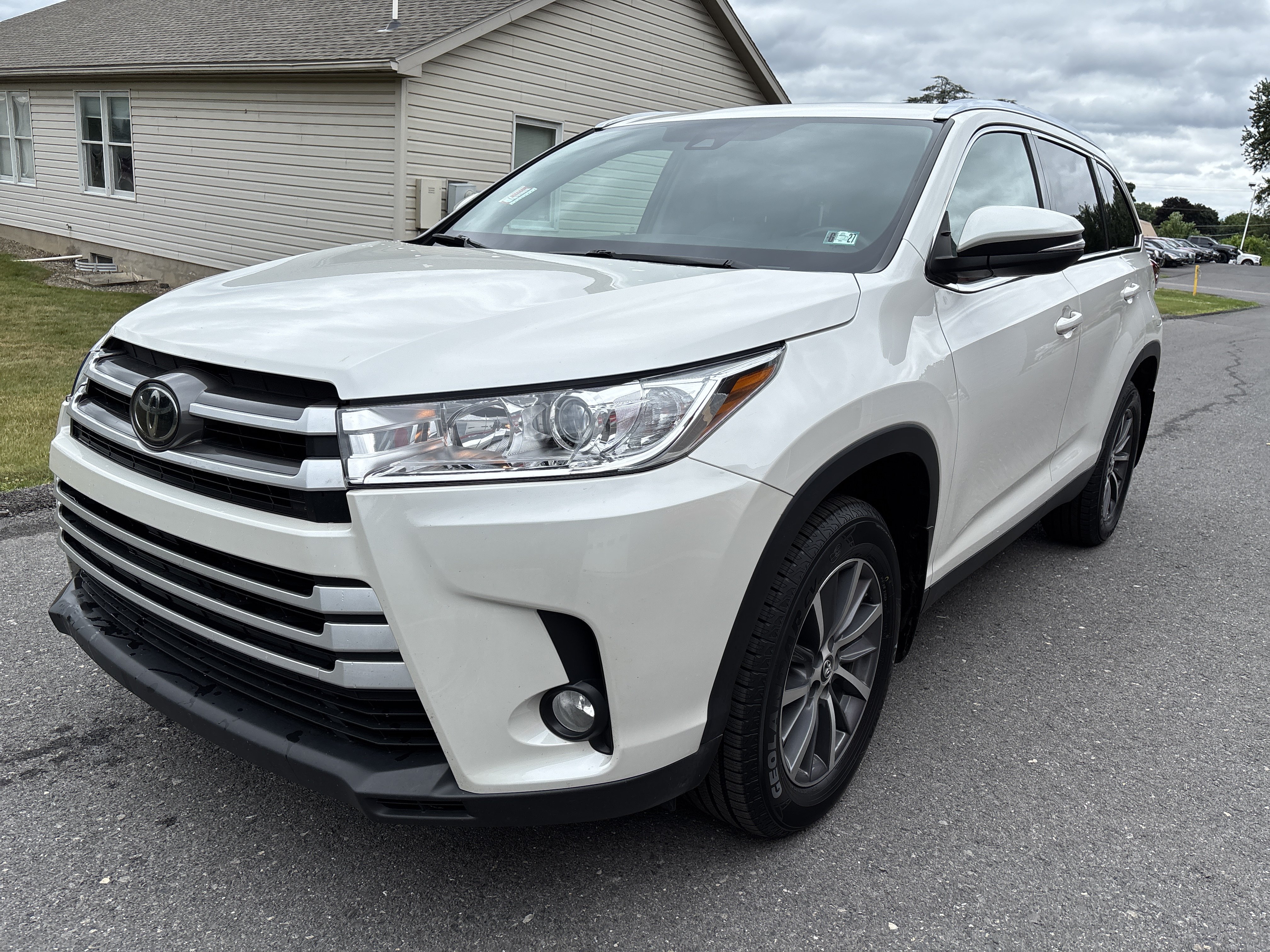 Used 2019 Toyota Highlander XLE AWD/4WD image 8