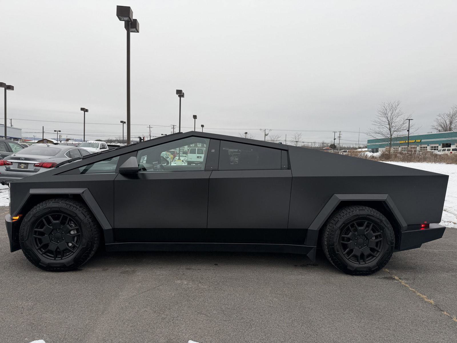 Used 2024 Tesla Cybertruck AWD Crew Cab image 3