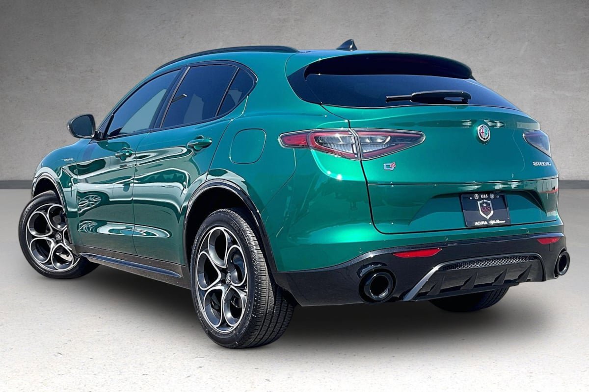 Used 2025 Alfa Romeo Stelvio Sprint AWD/4WD image 32