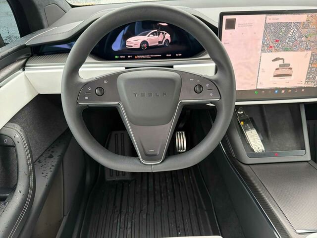 Used 2023 Tesla Model X Plaid image 18