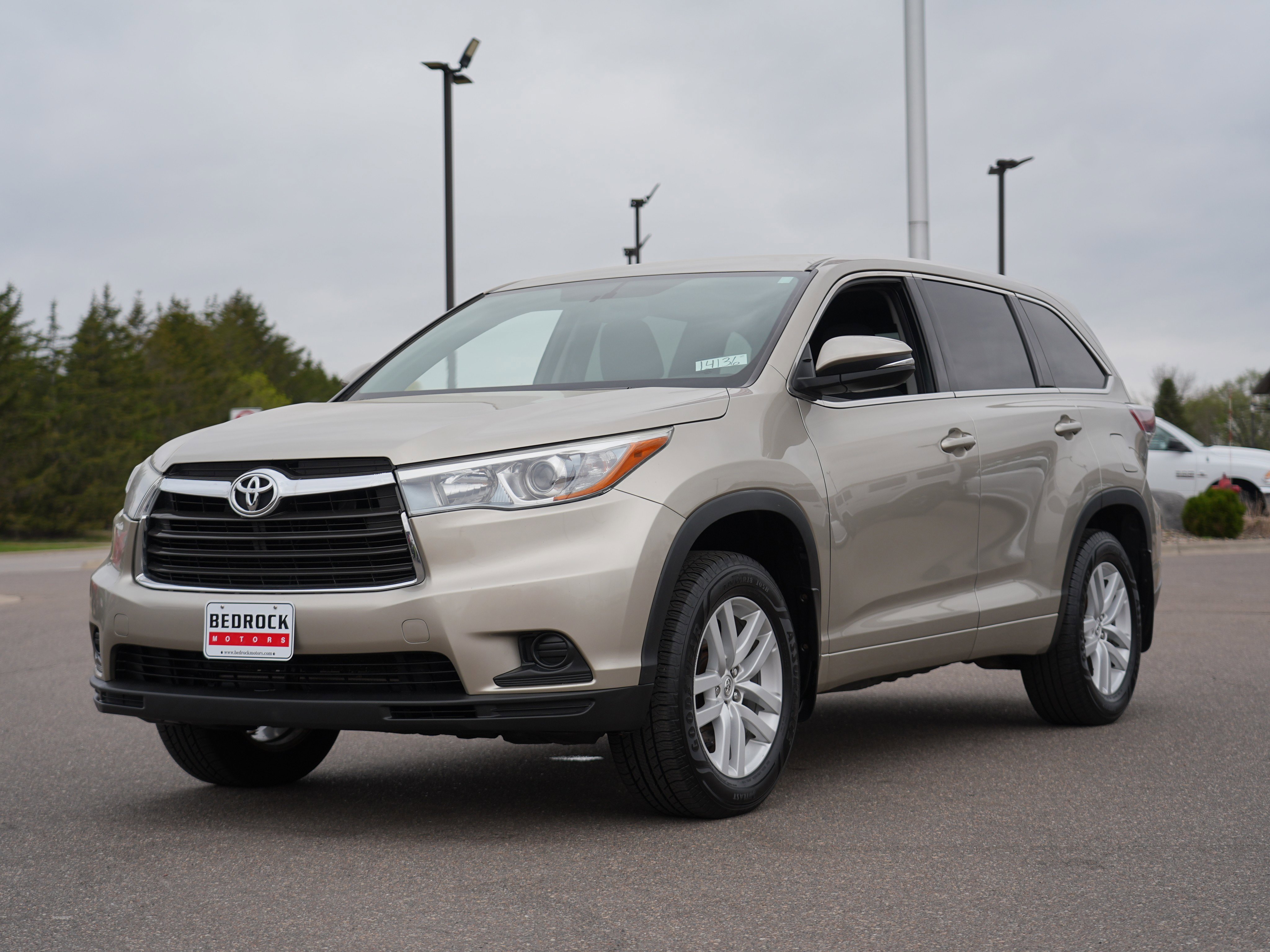 Used 2015 Toyota Highlander LE AWD/4WD image 7