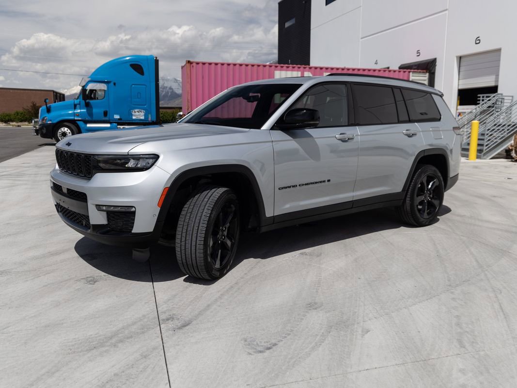 Used 2025 Jeep Grand Cherokee L Limited w/ Luxury Tech Group II AWD/4WD image 4