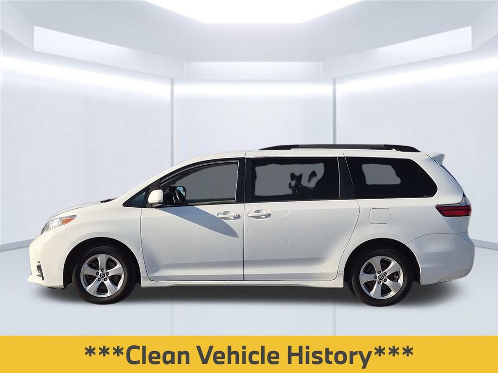 Used 2018 Toyota Sienna LE w/ Carpet Mat Package FWD image 2