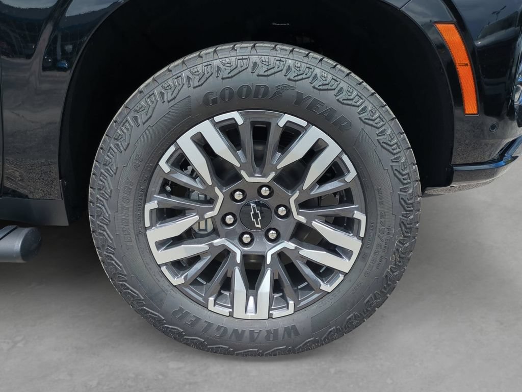 New 2026 Chevrolet Suburban Z71 w/ Z71 Off-Road Package AWD/4WD image 11