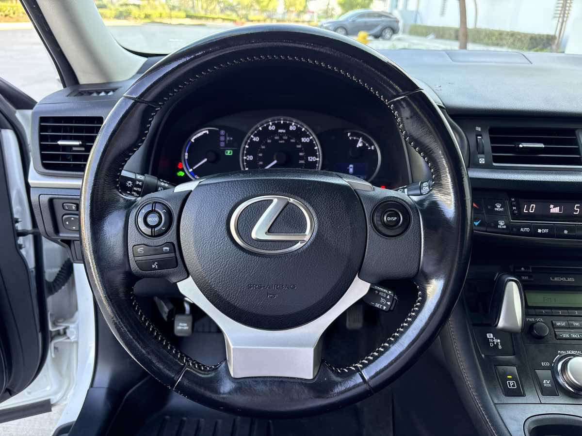 Used 2015 Lexus CT 200h FWD image 21