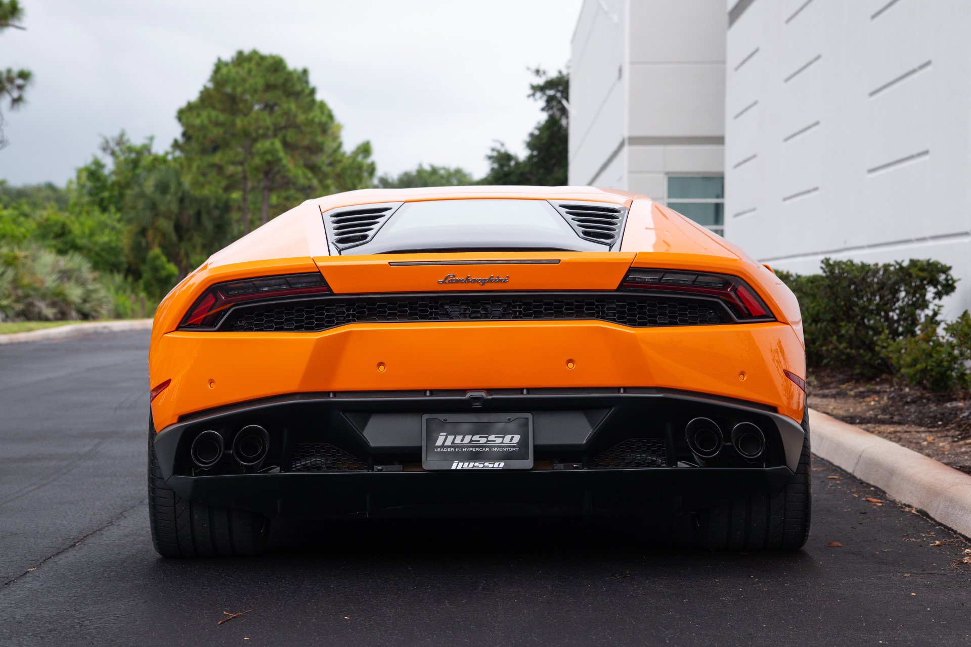 Used 2016 Lamborghini Huracan LP 610-4 AWD/4WD image 2