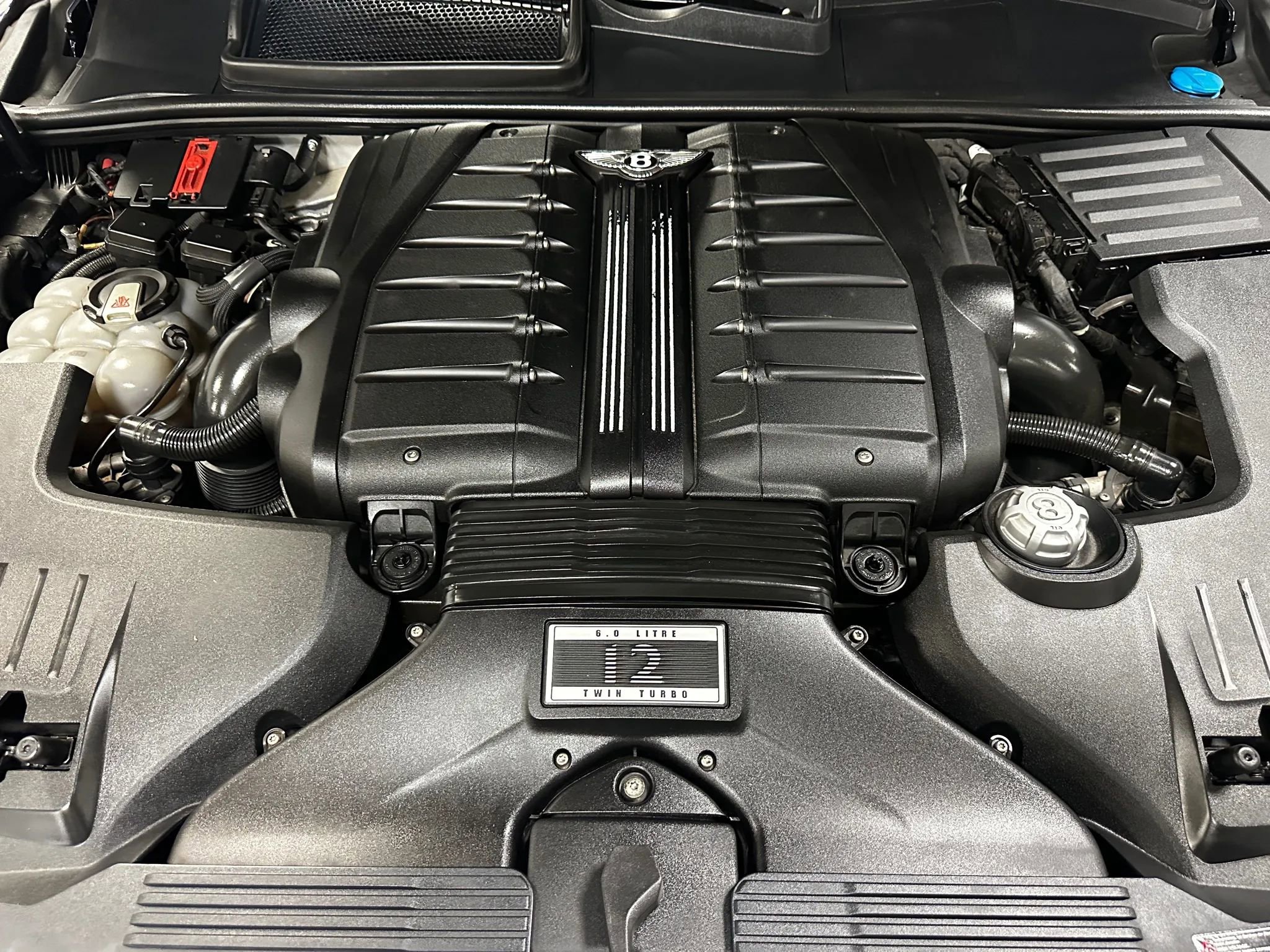 Used 2017 Bentley Bentayga image 27