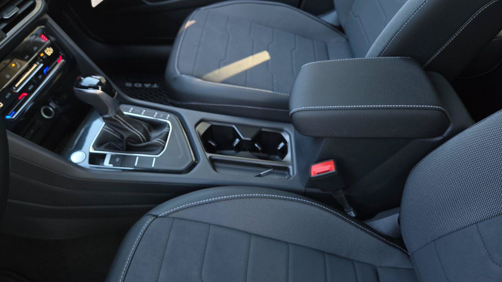 New 2027 Volkswagen Taos SE FWD image 37