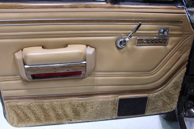 Used 1987 Jeep Grand Wagoneer image 20