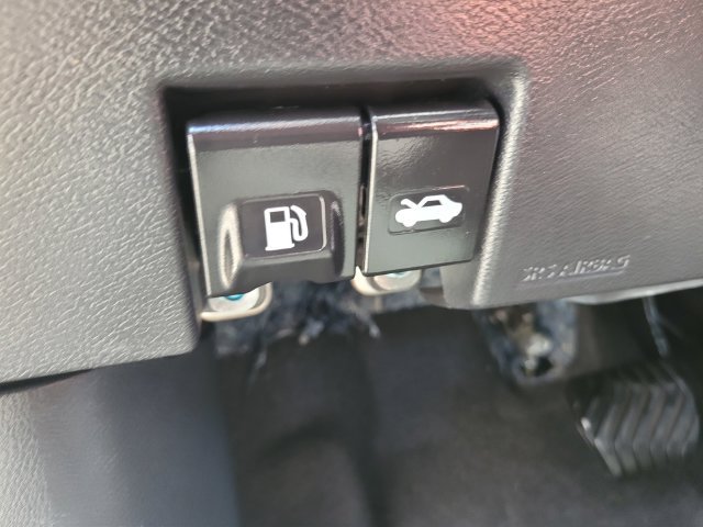 Certified 2024 Nissan Versa SR FWD image 19