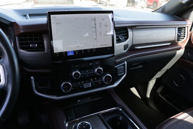 Used 2024 Ford Expedition Limited image 16