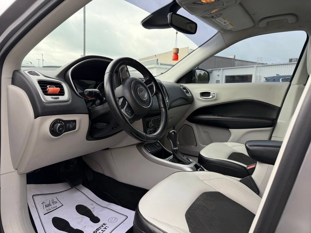 Used 2018 Jeep Compass Latitude w/ Popular Equipment Group FWD image 4