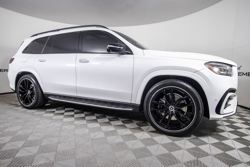 Used 2026 Mercedes-Benz GLS 580 4MATIC image 2