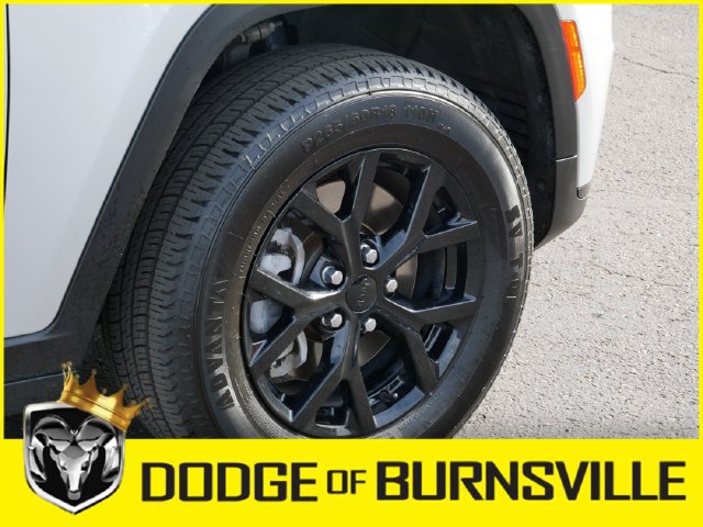 Used 2024 Jeep Grand Cherokee L Laredo AWD/4WD image 11