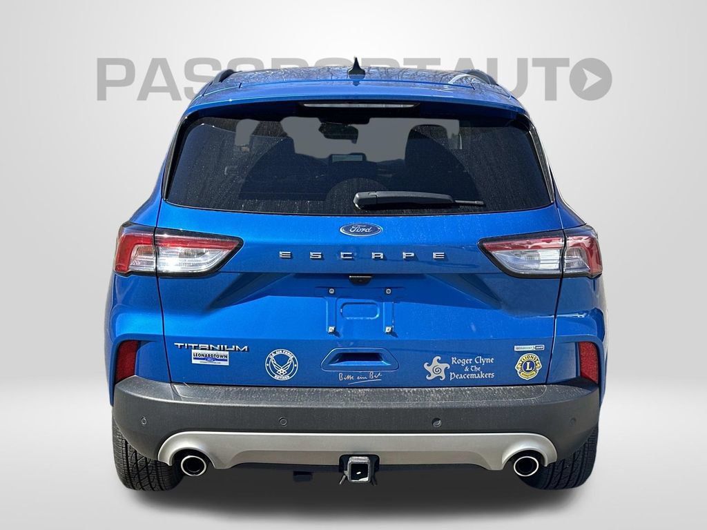 Used 2020 Ford Escape Titanium image 3