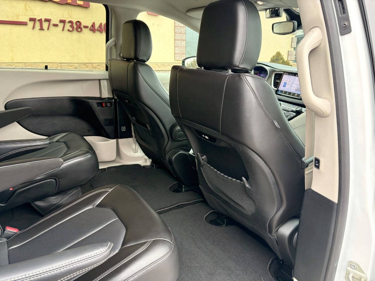 Used 2024 Chrysler Pacifica Touring-L FWD image 39