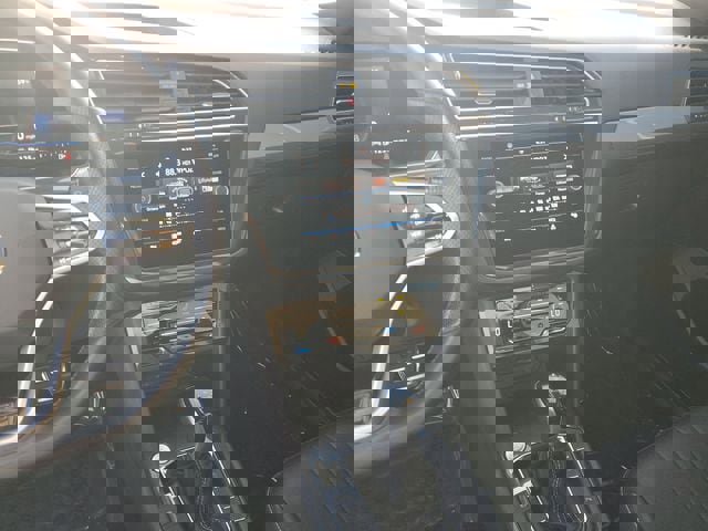 Used 2022 Volkswagen Tiguan SE R-Line image 24